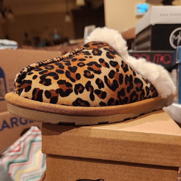 Forever Link's Leopard-Print Slippers - Picture 1 of 1